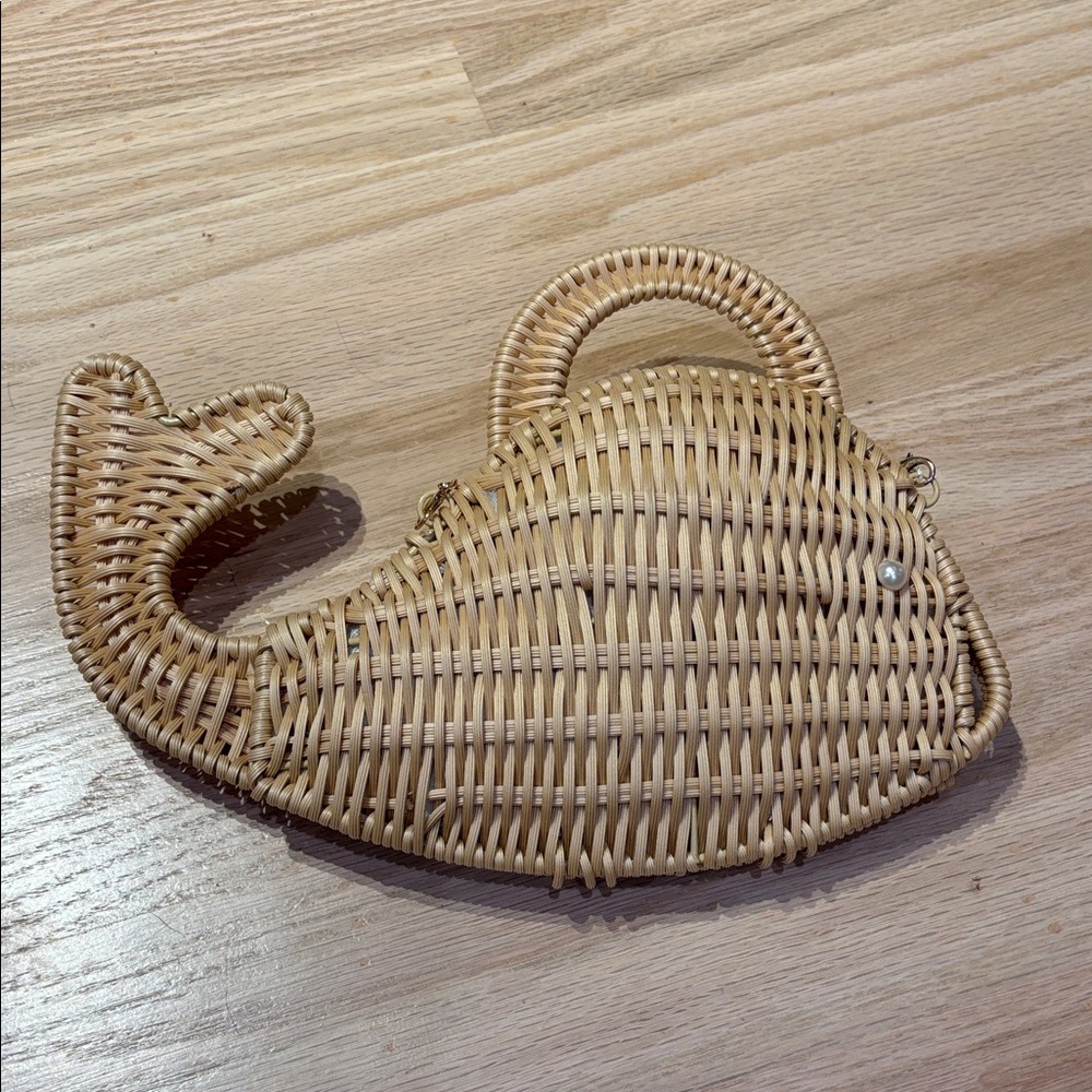 NWT Tommy Bahama Natural Wicker Whale crossbody/ Handbag - Picture 1 of 6